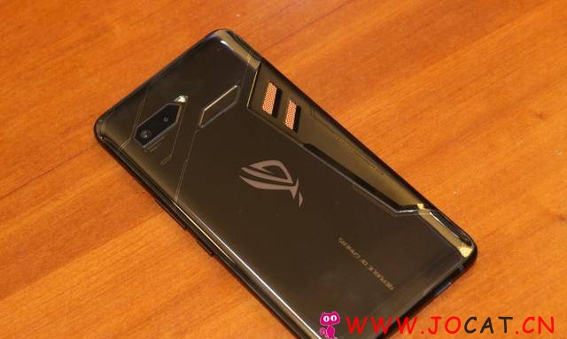32 - 手游发烧友的福音，华硕ROG PHONE在台北发布